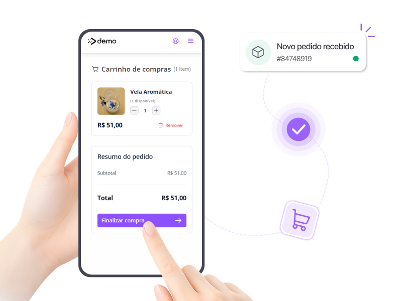 Cliente escolhendo produtos artesanais em catálogo digital pelo celular